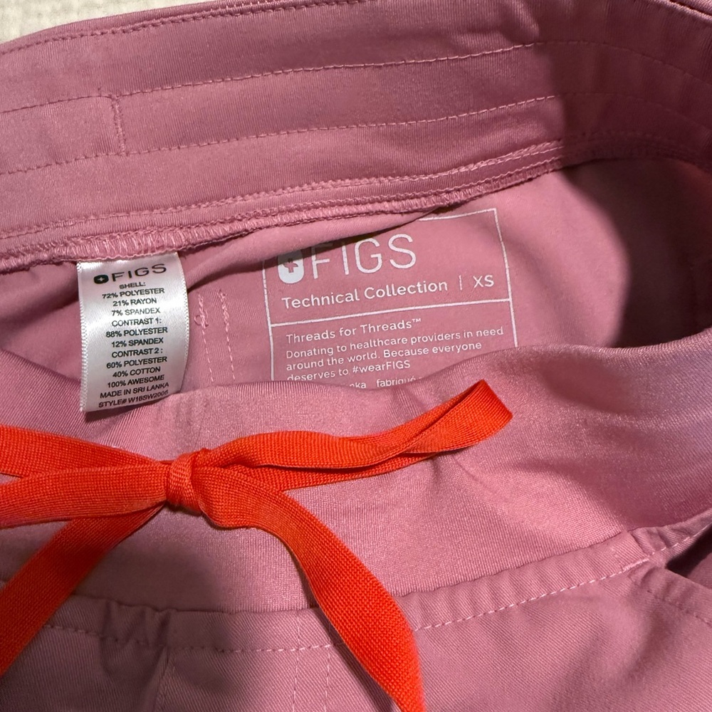FIGS Women’s XS Chalk Pink Zamora Jogger Scrub Pants - Picture 3 of 6